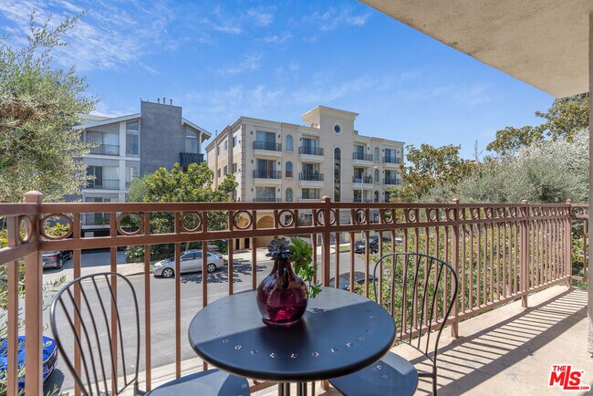 Building Photo - 141 S Clark Dr