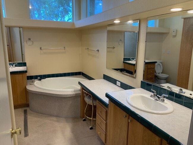 Building Photo - Beautiful 3-Bed Home with Spa Tub, Gas Fireplace & 2-Car Garage – 1,900 Sq Ft