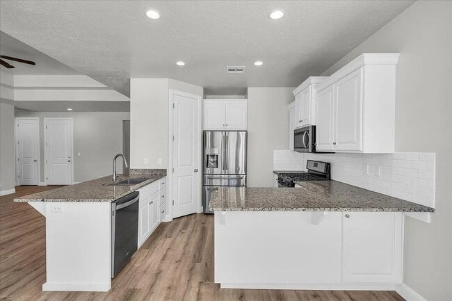 Building Photo - Coral Canyon Living! 3 Bedroom Home with C...