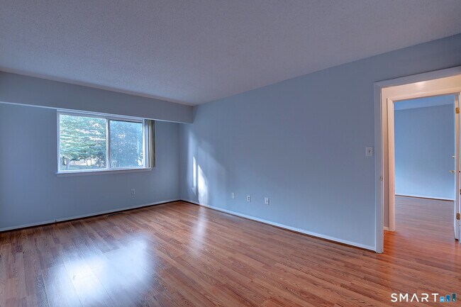 Building Photo - 545 Cypress Rd