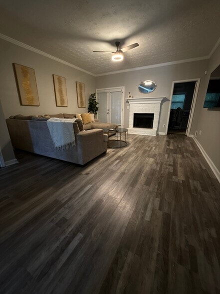 Building Photo - 4054 Elm St
