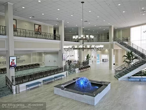 Building Photo - 18 Oakridge B