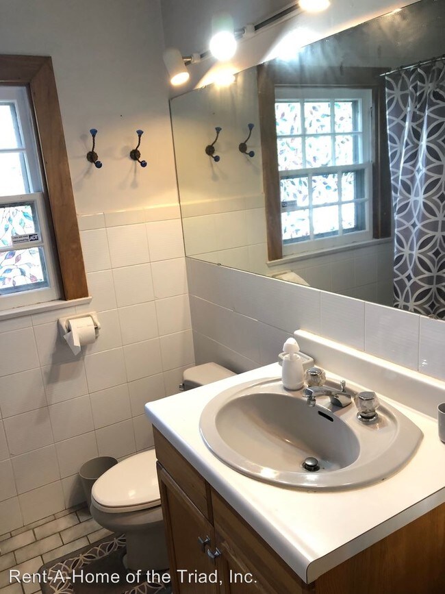 Building Photo - 4 br, 1.5 bath House - 413 S Chapman Street