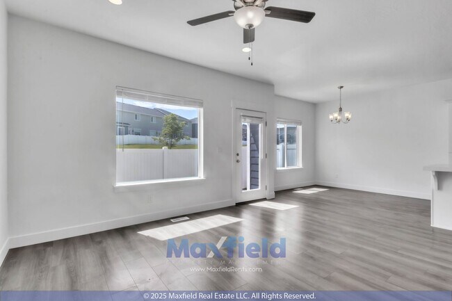 Building Photo - Spacious 5-Bedroom End-Unit Townhome with ...