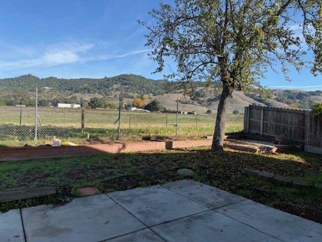 Building Photo - 1564 Gladstone Way