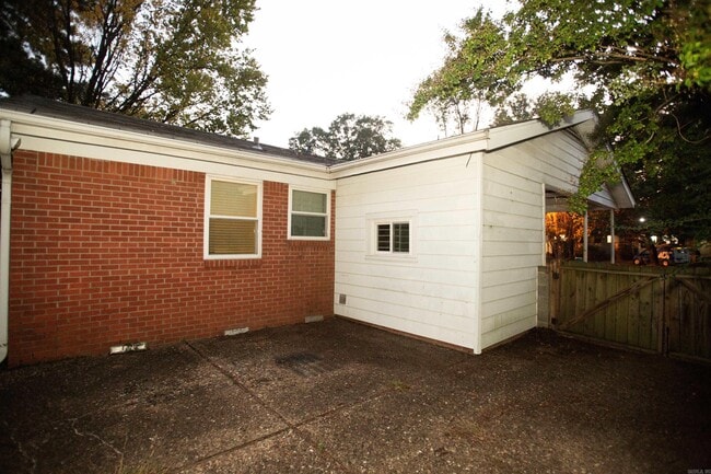 Building Photo - 19 Fairmont Dr