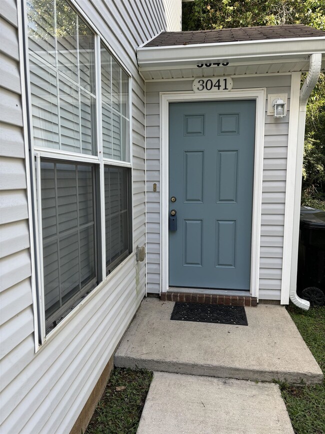 Building Photo - 3041 Camelliawood Cir E