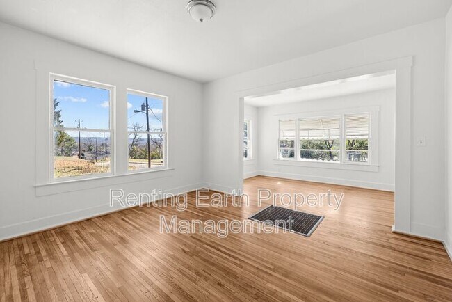 Building Photo - 3009 Prince Ave