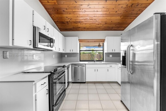 Building Photo - 8131 SW 90th Ave