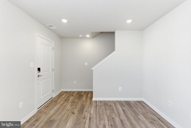 Building Photo - 406 18th Ave