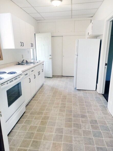 Building Photo - 503 6th St N