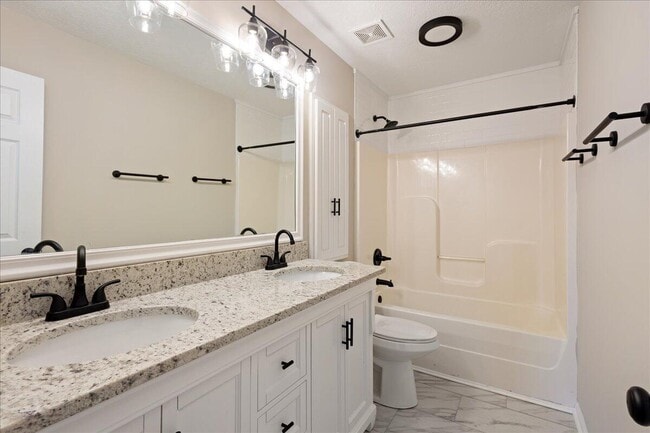 Building Photo - 517 Edgecliff Ln