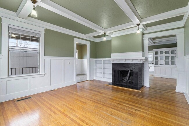 Building Photo - 7 Rose Ave