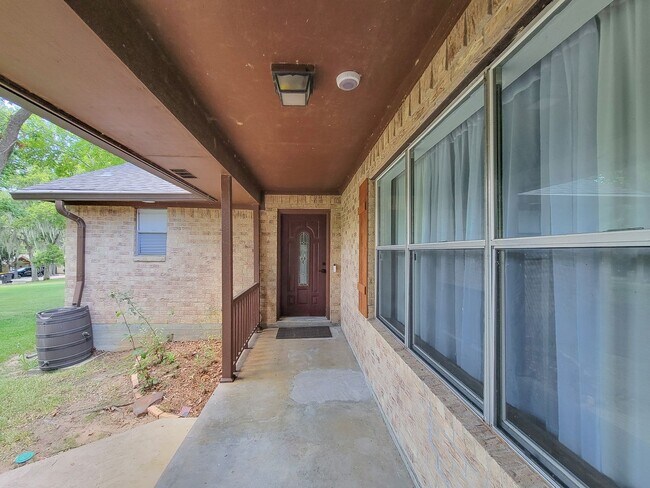 Building Photo - 10282 Valley Dr S