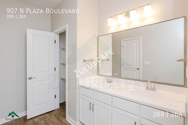 Building Photo - 907 North Plaza Drive