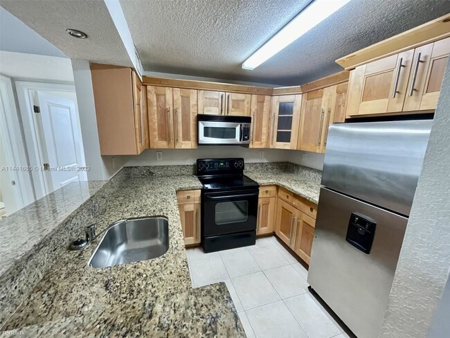 Building Photo - 2 br, 2 bath Condo - 8101 Crespi Blvd Apt 204