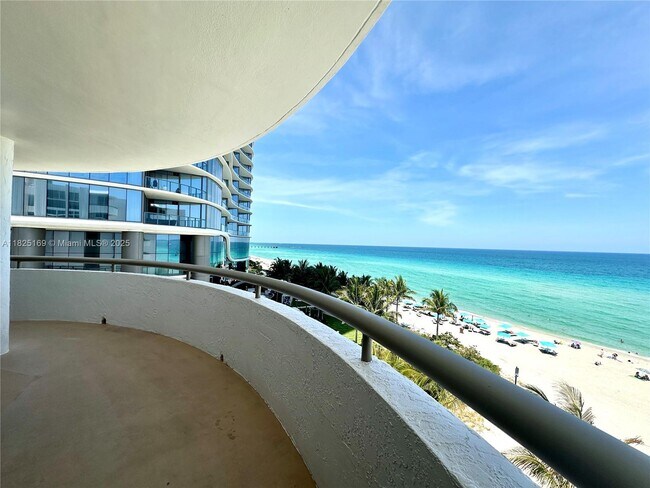 Building Photo - 15645 Collins Ave