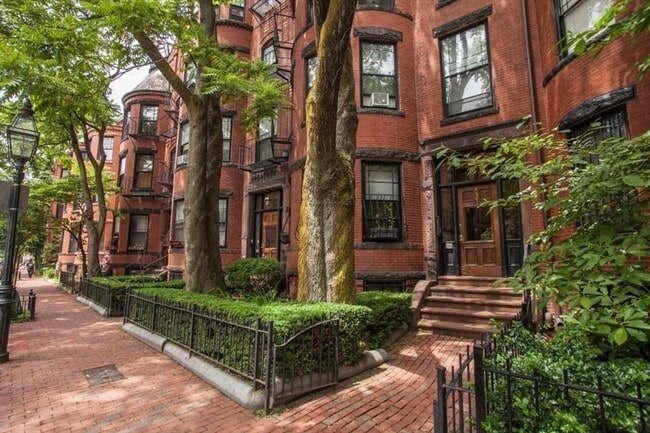 Building Photo - 439 Marlborough St