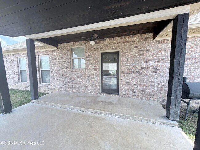 Building Photo - 531 Birchwood Blvd