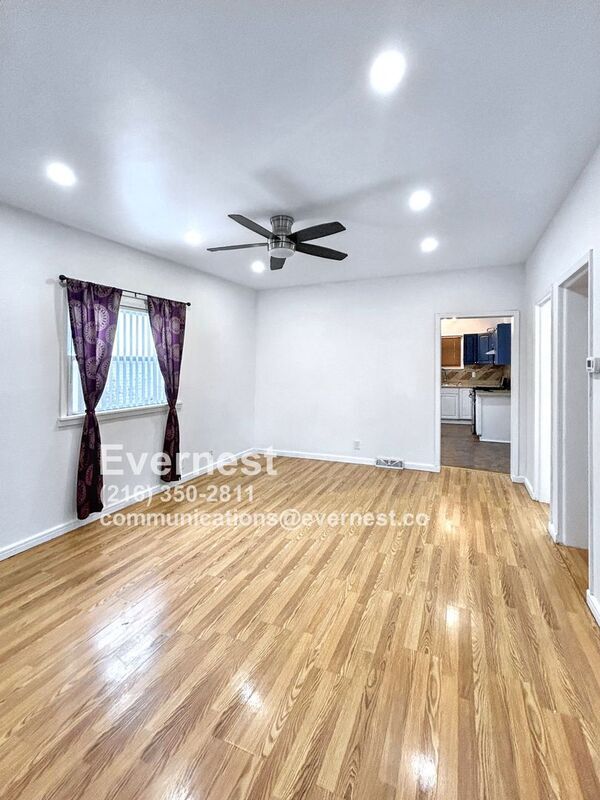Building Photo - 1858 W 45th St