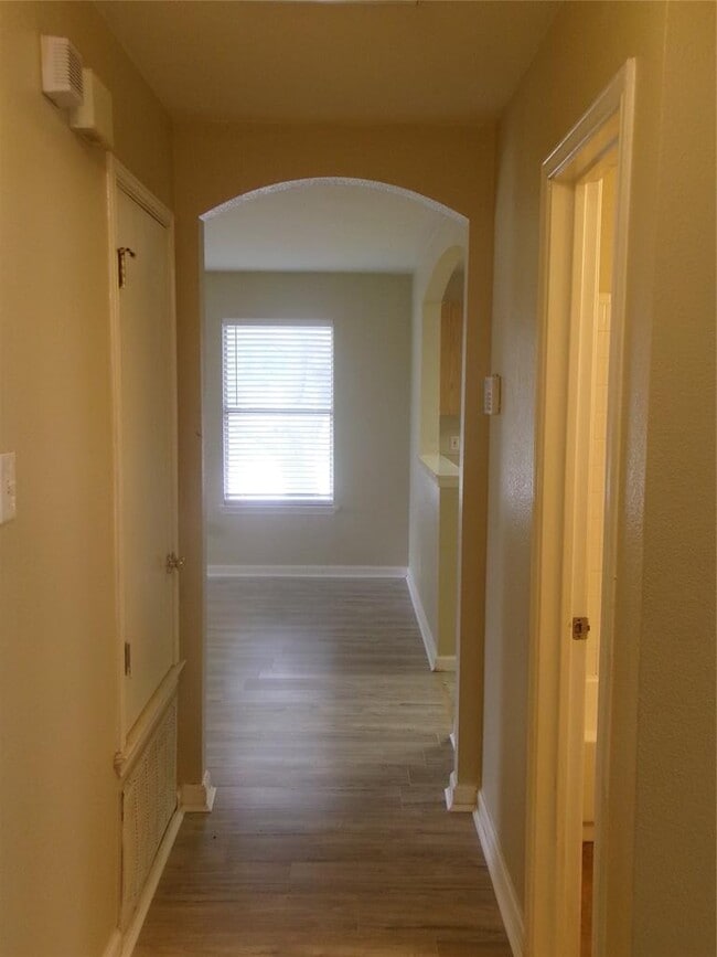 Building Photo - 17611 Wiseman Dr