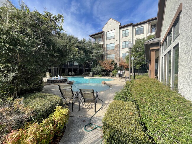 Building Photo - 7342 Oak Manor Dr