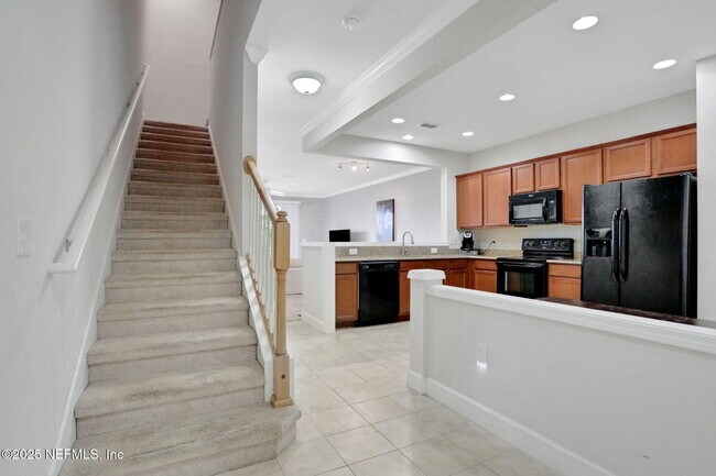 Building Photo - 6846 Roundleaf Dr