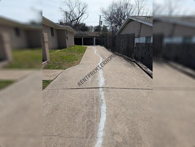 Building Photo - 2009 Ming Dr