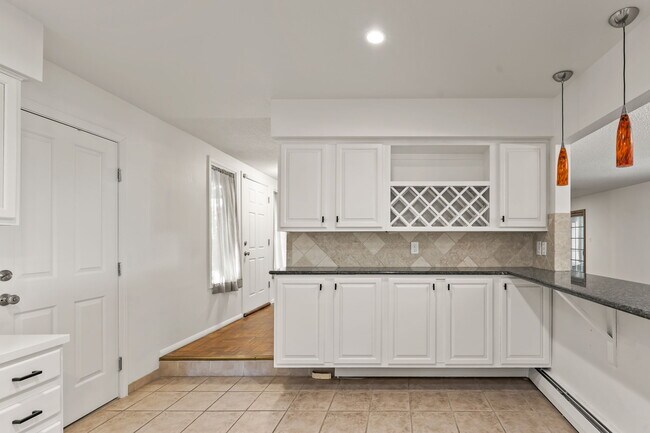 Building Photo - 1201 W 12th St