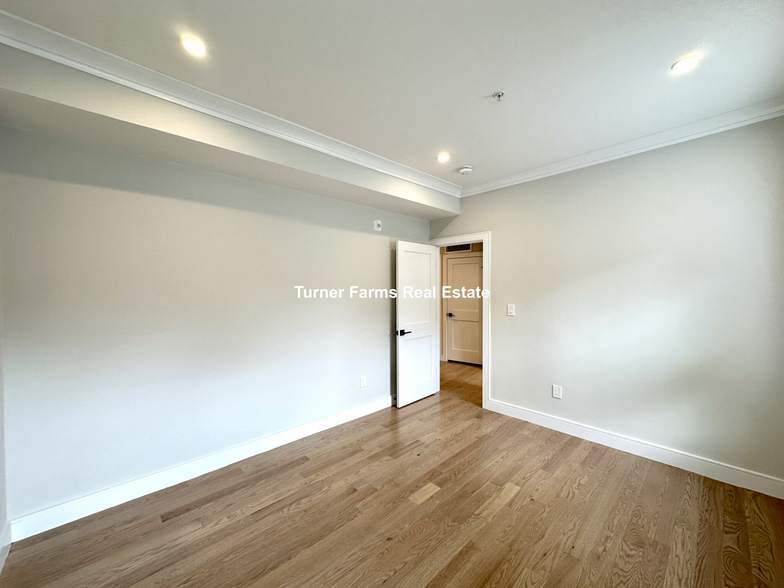 Building Photo - 162 Allston St