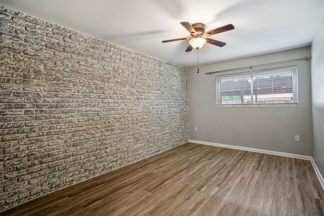 Building Photo - 5343 Richmond Ave.