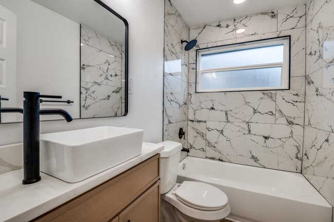 Building Photo - 7826 Woodshire Dr
