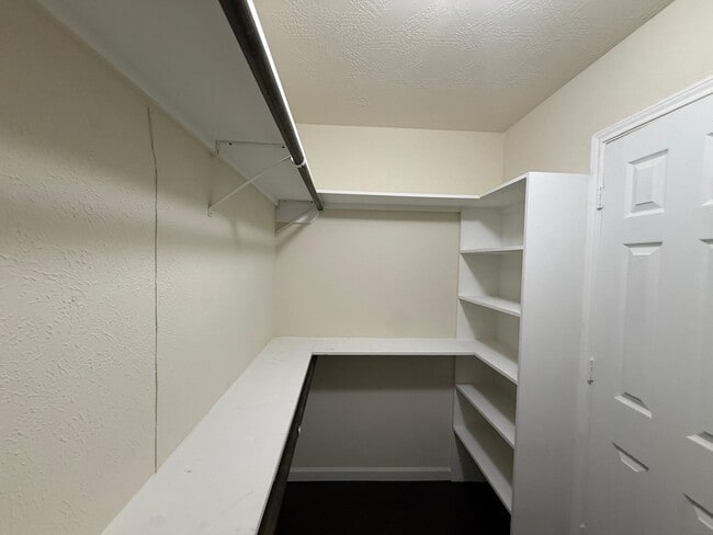 Building Photo - 19011 Bressingham Dr