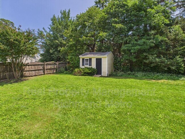 Building Photo - 1101 Normandy Dr