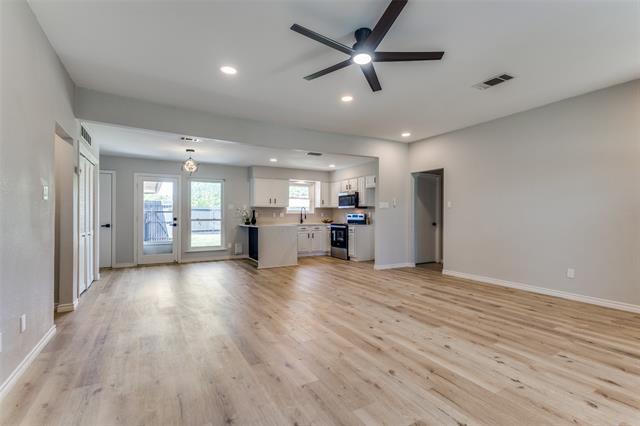 Building Photo - 900 Hillside Ln