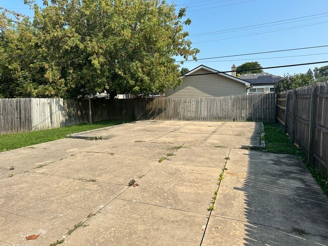 Building Photo - 24924 Lexington Ave