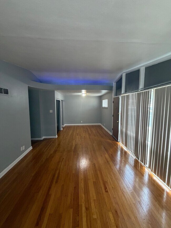 Building Photo - 1315 Mendell Dr