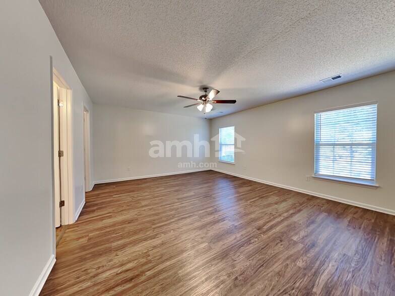 Building Photo - 3010 Kinswood Ln