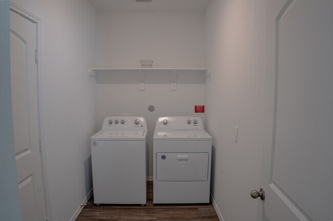 Building Photo - 5746 Hampton Vly Dr