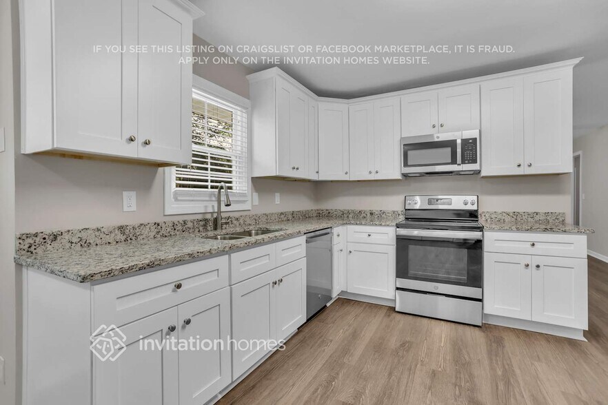 Building Photo - 3458 Charlemagne Dr