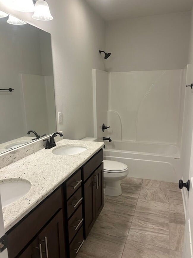 Building Photo - 6914 Summerset Dr