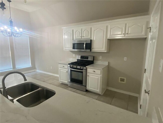 Building Photo - 114 Lazy Creek Dr