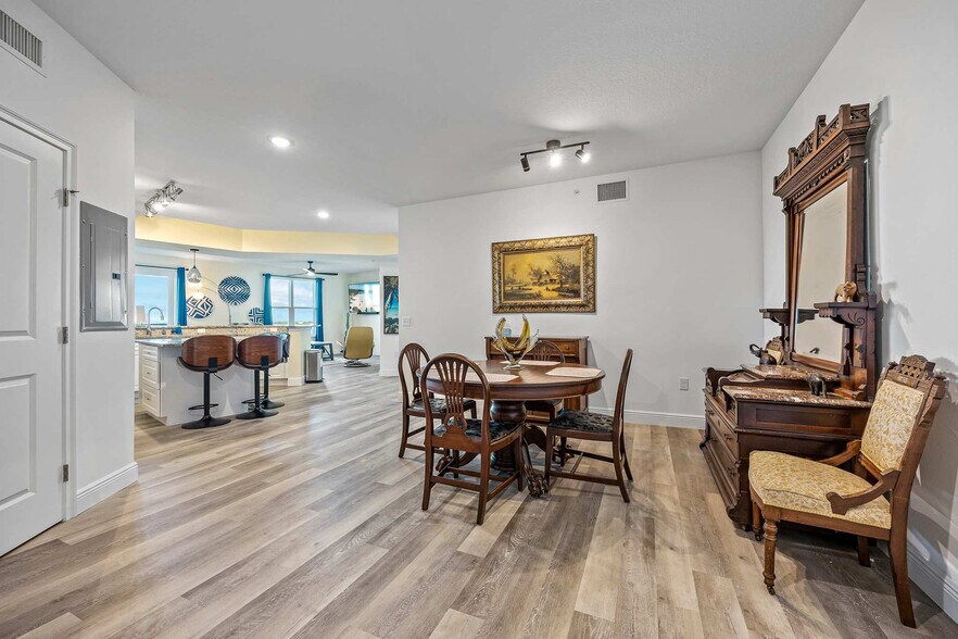 Building Photo - 605 Kemp St