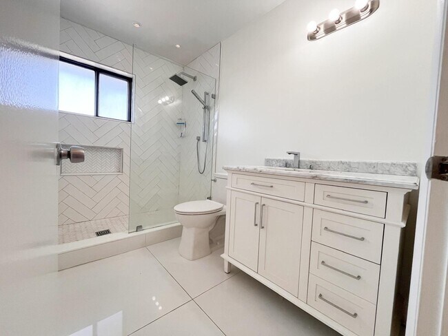 Building Photo - 125 S Palmway