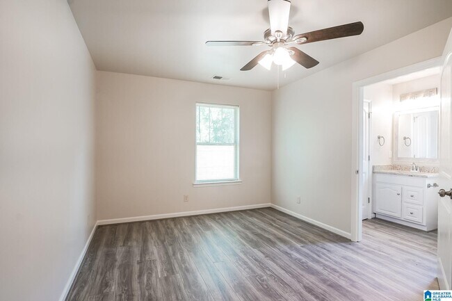 Building Photo - 316 Creek Run Cir