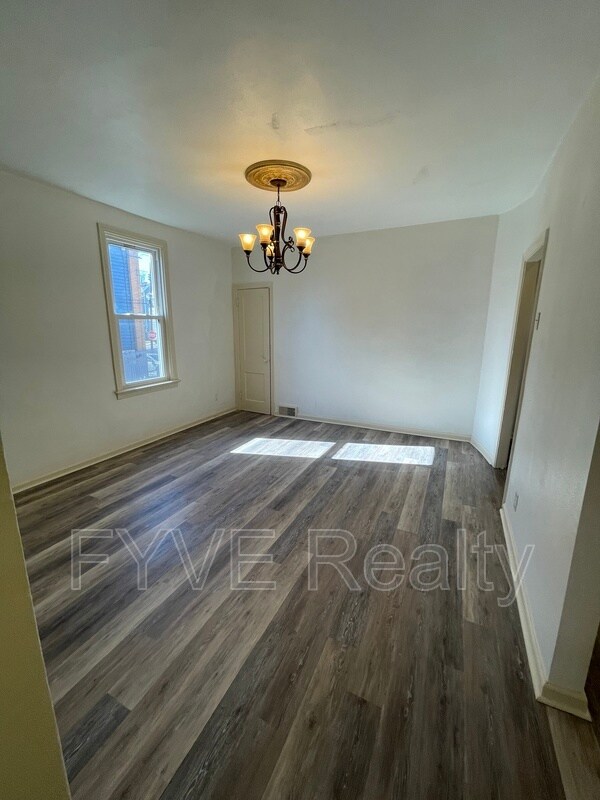 Building Photo - 489 Norton St