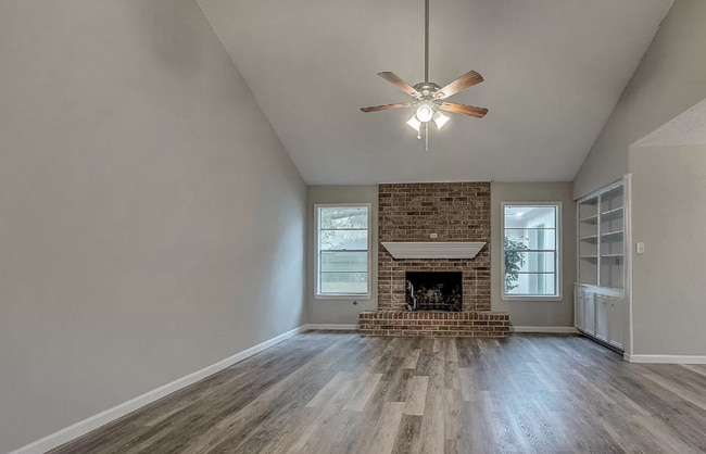 Building Photo - Amazing 4 Bedroom Homein the heart of Katy...