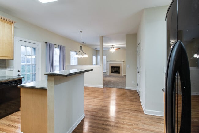 Building Photo - **ESTABLISHED NEIGHBORHOOD, AMAZING LOCATION**