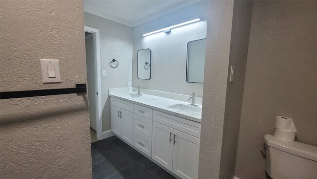 Building Photo - 22131 Pearl Lake Dr