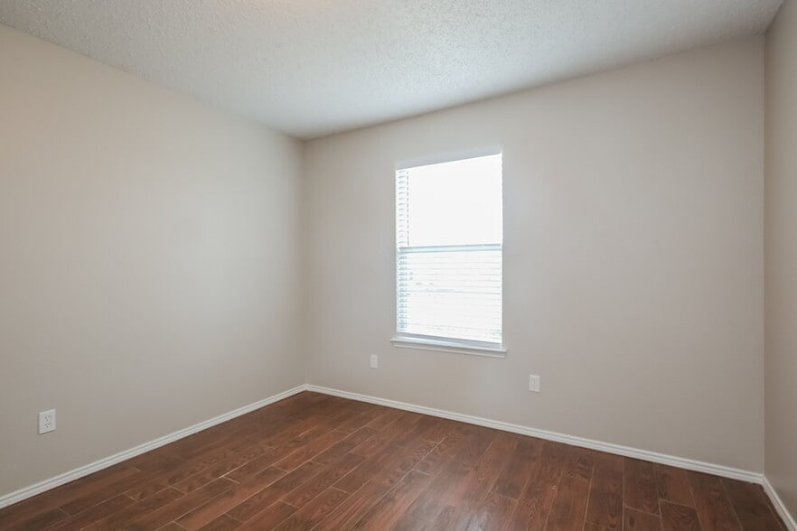 Building Photo - 2813 McIntosh Ct